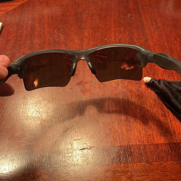 Polarized Oakleys - Picture 2 of 4